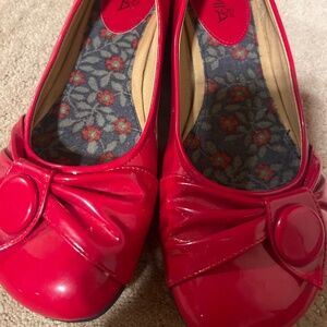 ❤️ MIA Red Patent Ballet Flats – Size 8 – Retro Bow Detail Add a bold pop of vin